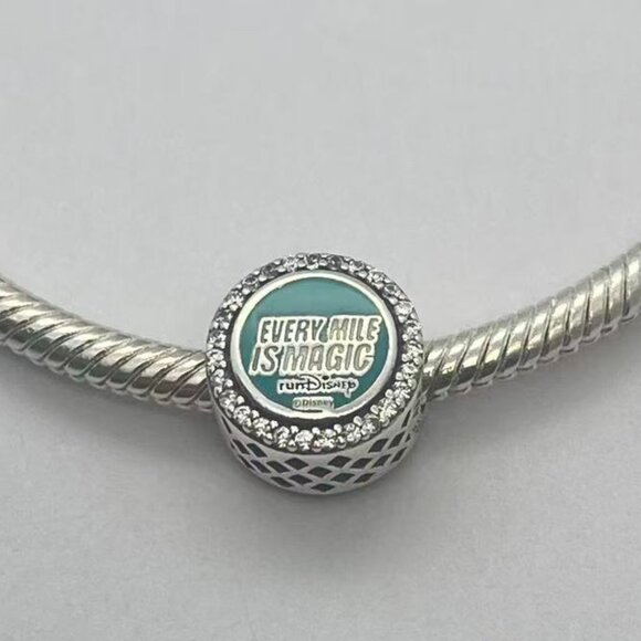 Pandora Release 925 Sterling Silver Princess run Disney 2022 Minnie Mouse Charm - Picture 2 of 3